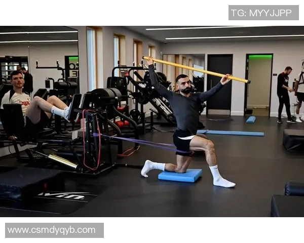 足球明星面对面揭秘他们的训练秘辛与场外生活趣事